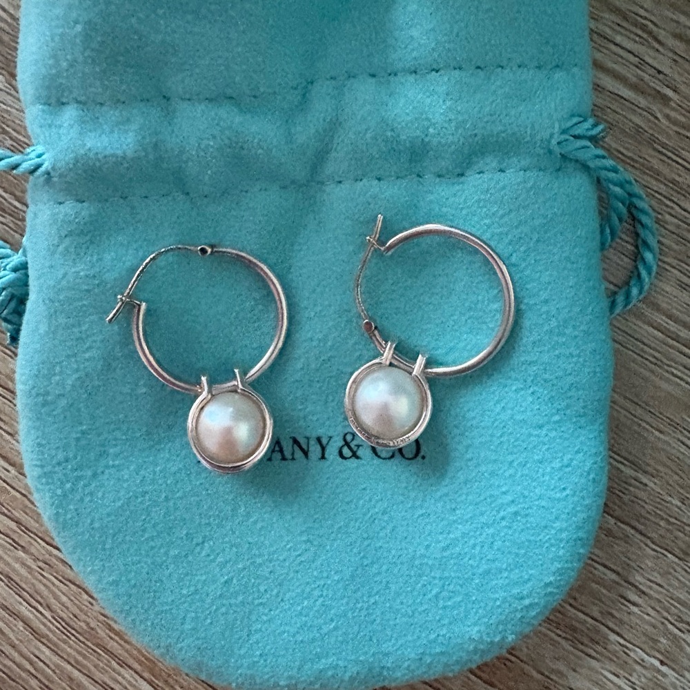 Tiffany & Co Silver White Pearl Earrings